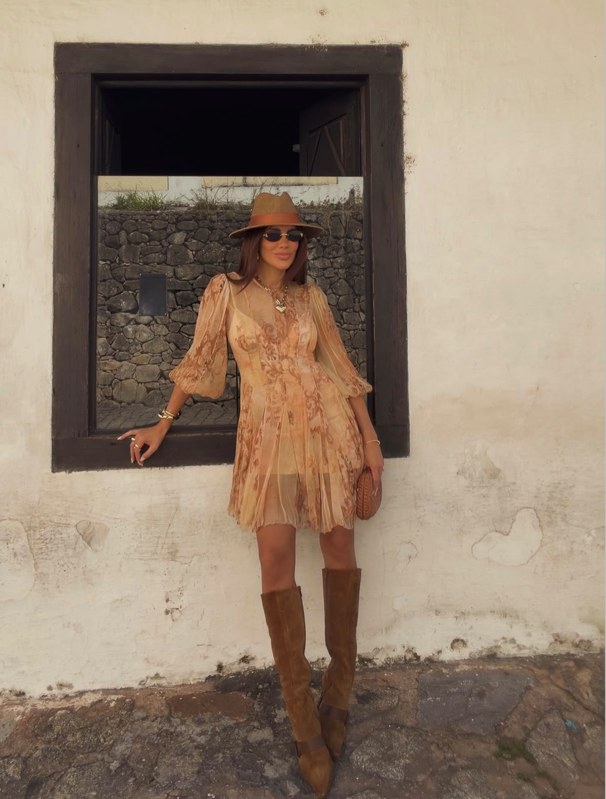 Vestido boho com botas