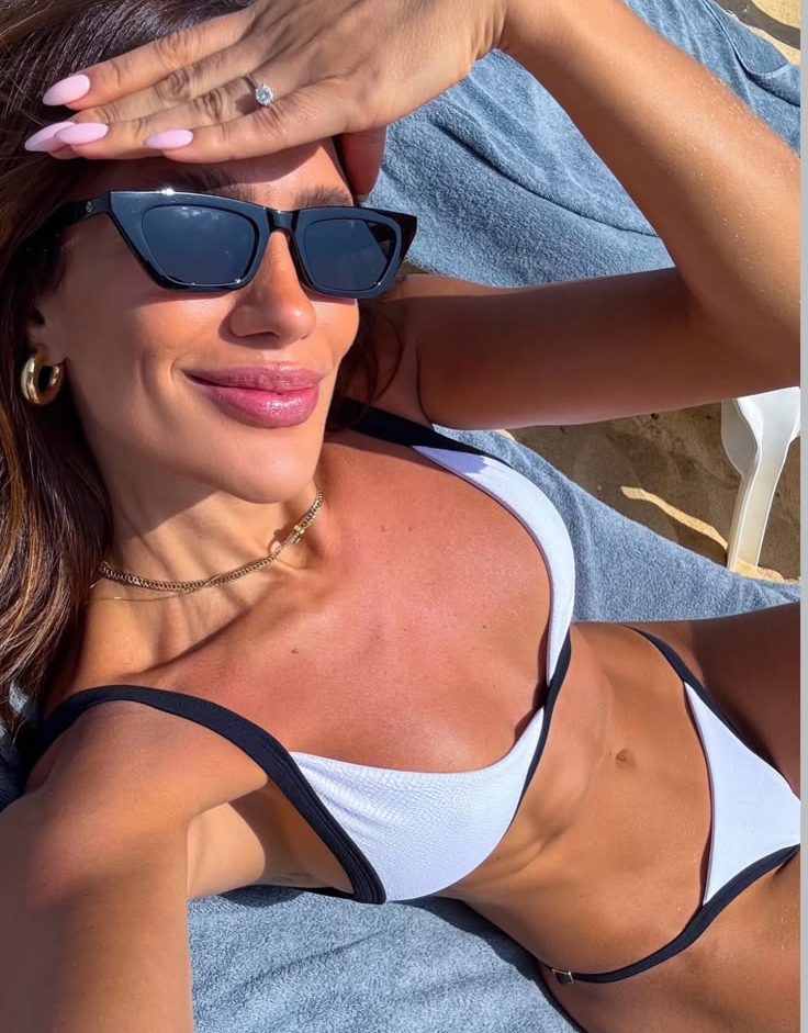 Beachwear — biquíni branco e preto
